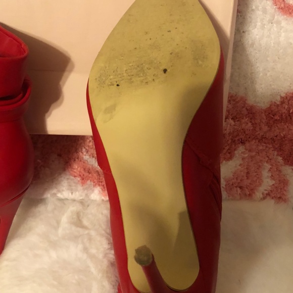 Gorgeous Just Fab Zelda booties in Red - Picture 4 of 6